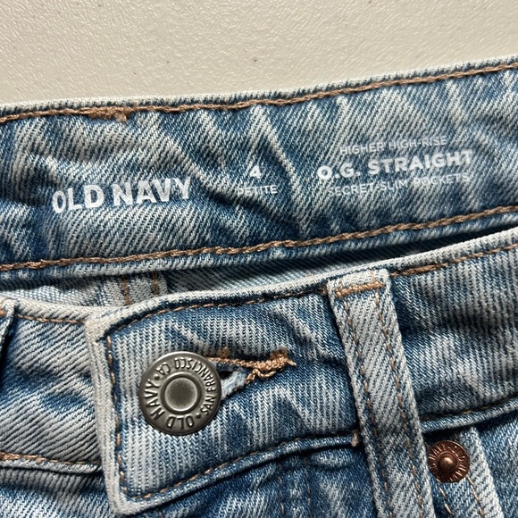 Women’s Old Navy light wash OG straight leg high rise Jean. Size 4 petite. - Picture 3 of 4